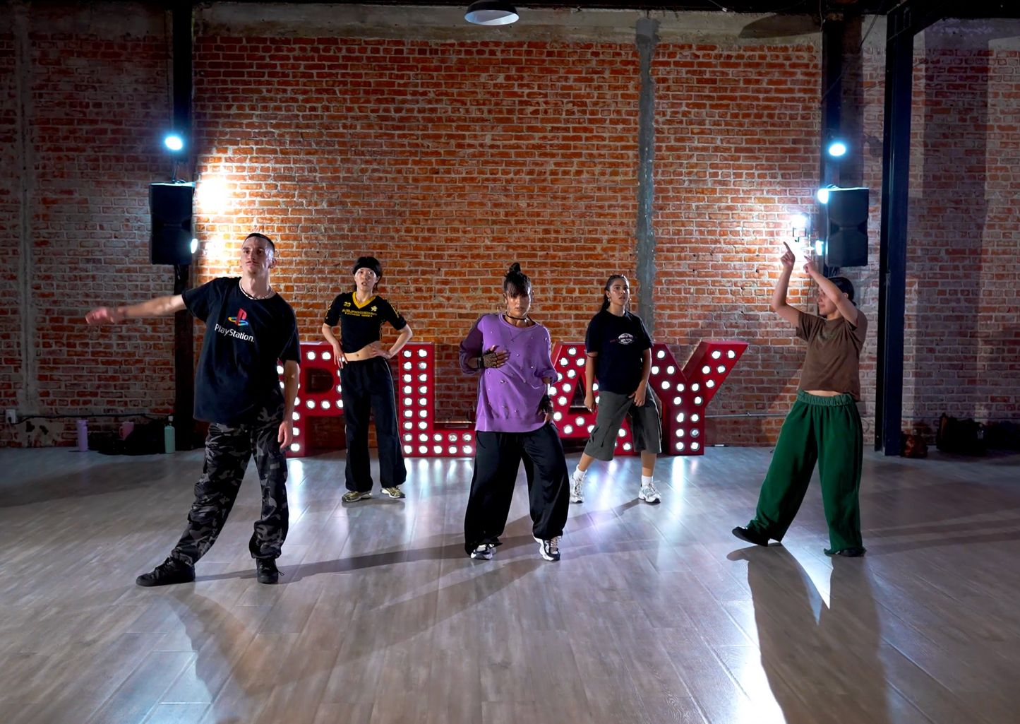 Justin Bieber - Wait For a Minute - Group 8