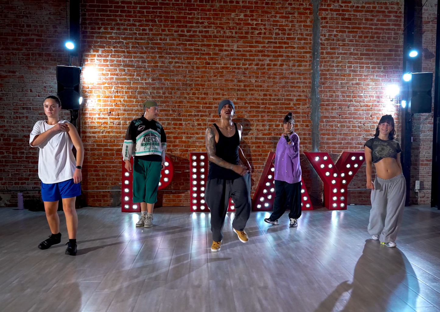 Justin Bieber - Wait For a Minute - Group 12