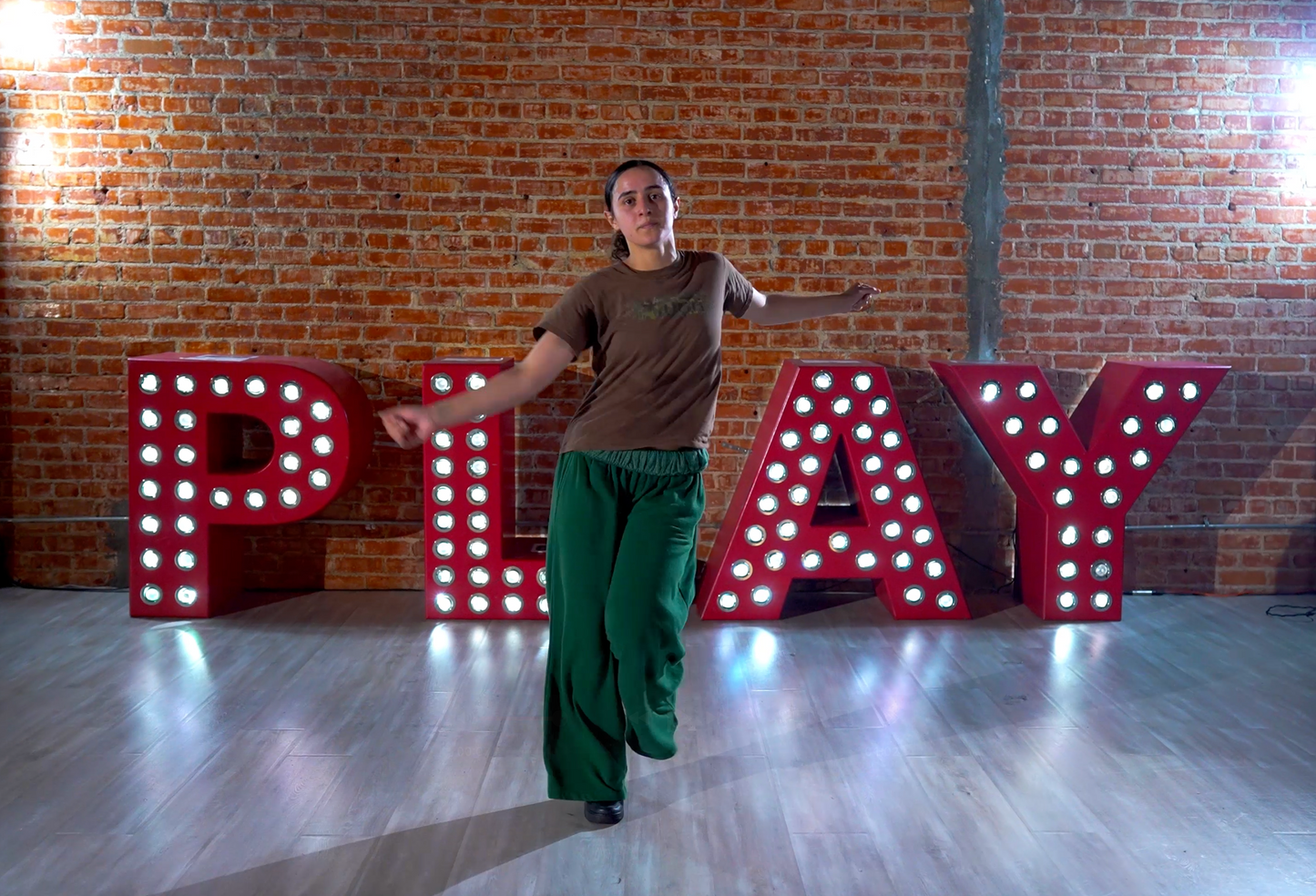 Justin Bieber - Wait For a Minute - Group 16