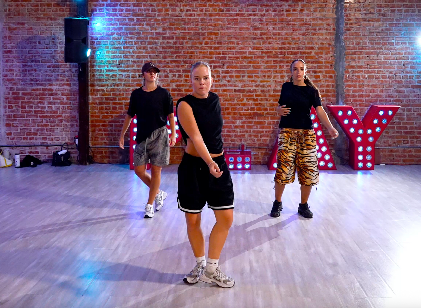 Chris Brown - Need You Right Here - Group 11