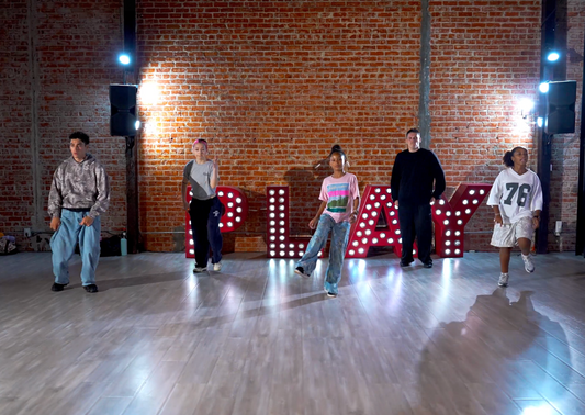 Justin Bieber - Wait For a Minute - Group 10