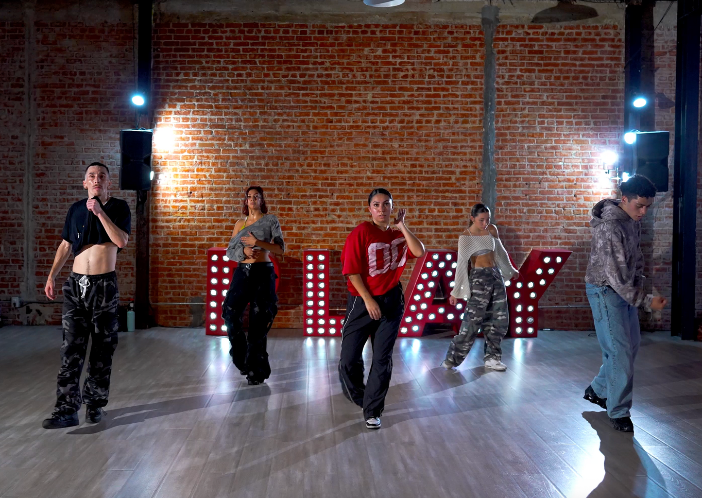 Justin Bieber - Wait For a Minute - Group 11