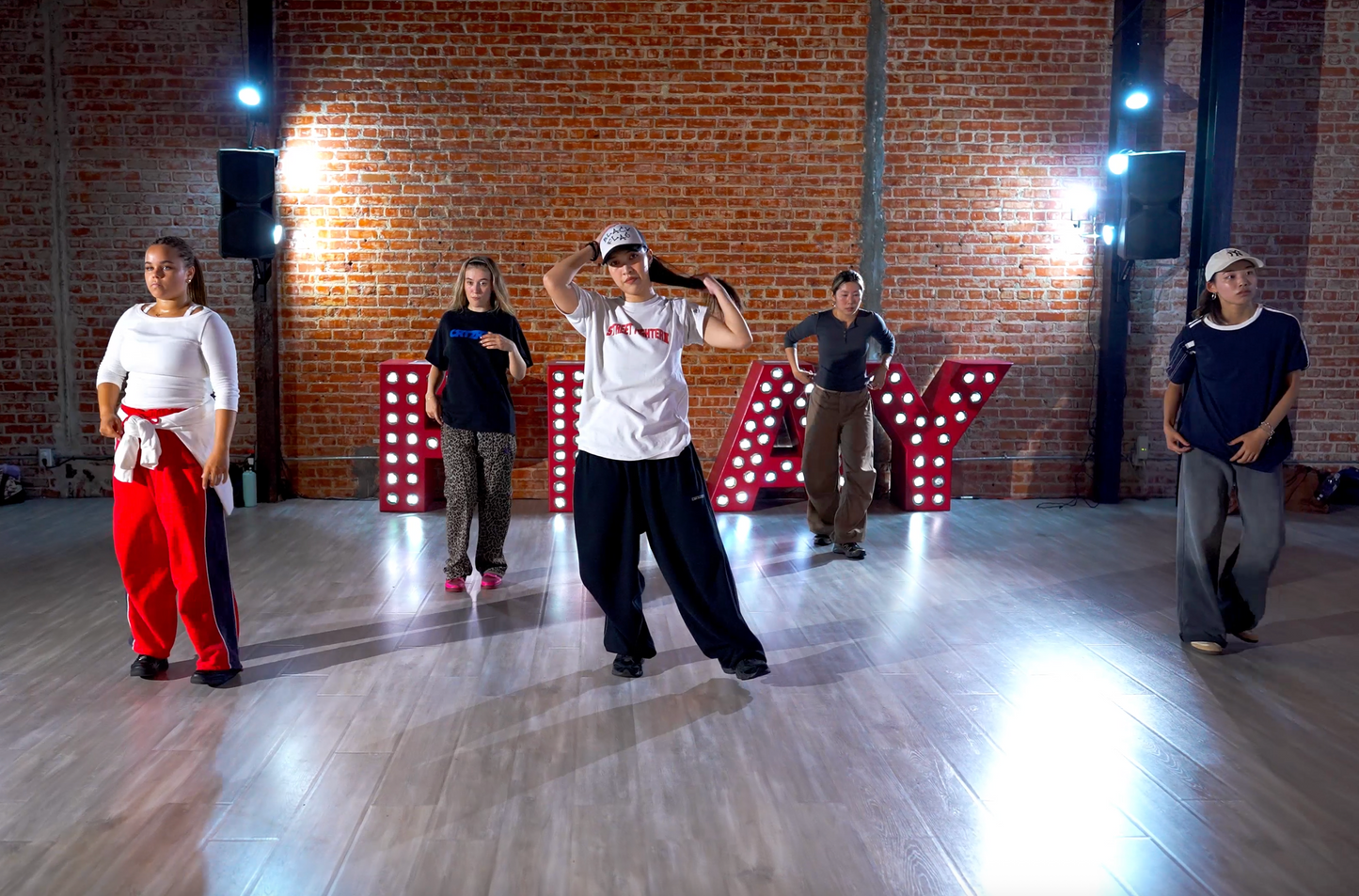 Justin Bieber - Wait For a Minute - Group 14