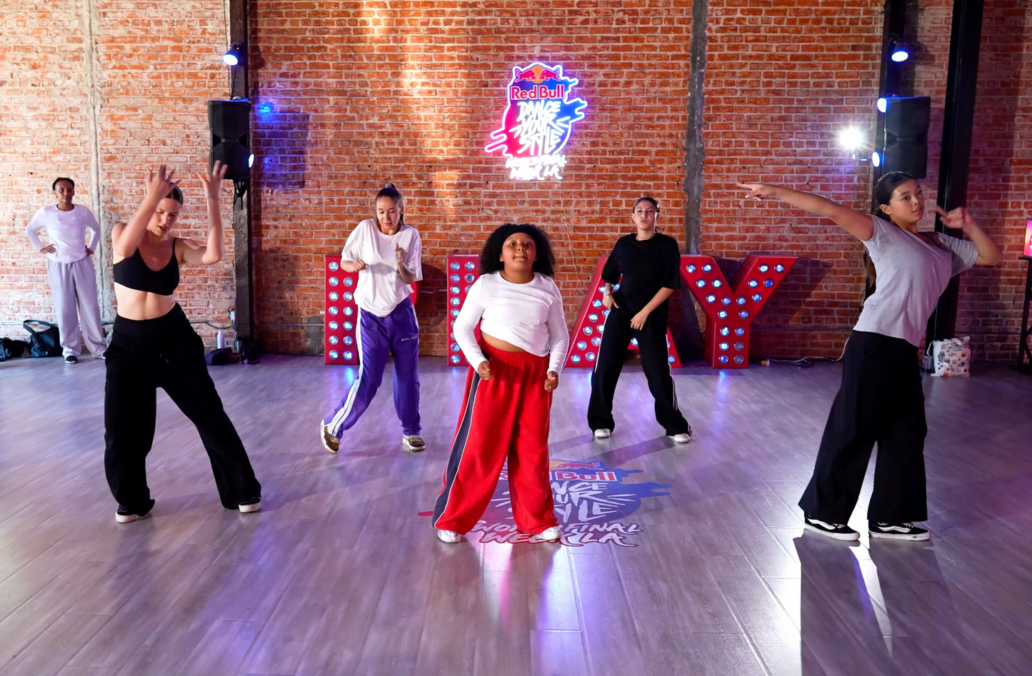 Chris Brown & Tyga - Haute - Group 2