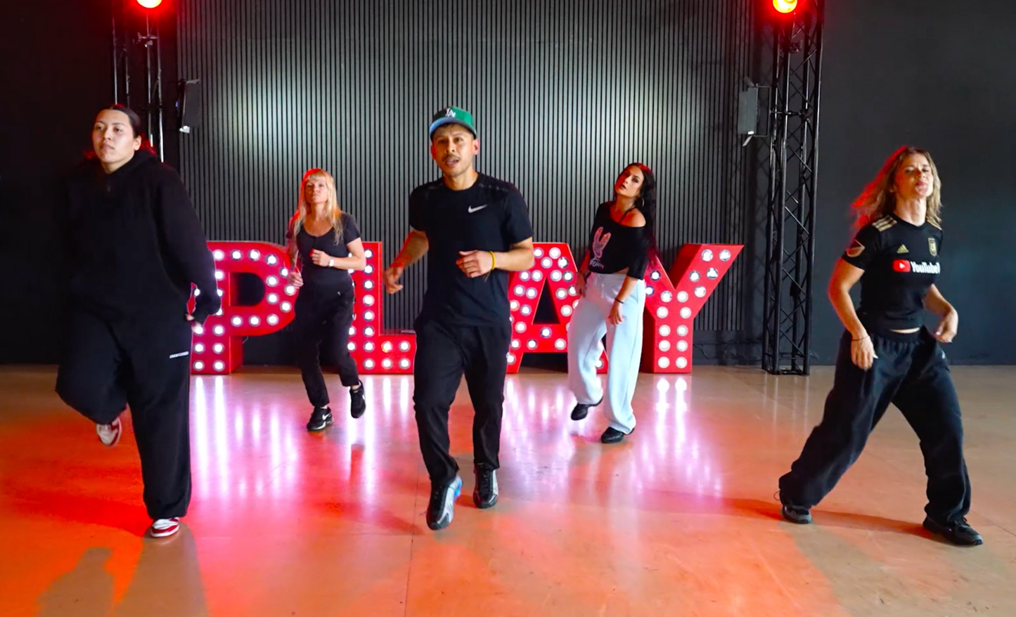 New Flame - Chris Brown - Group 1